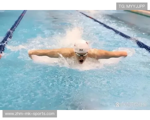 游泳队员的稳定划水节奏被专家夸赞