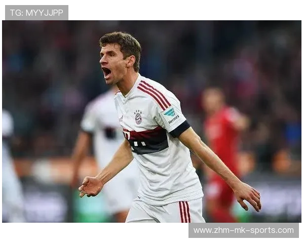 拜仁穆勒中场断球后推进助攻轻松得分，体现全能球员的魅力